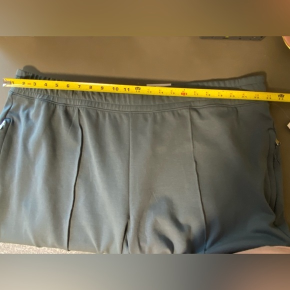 OLD Navy Dynamic Fleece High-Waisted, Wide-leg Pants, Pintucked, size 3X - Picture 11 of 14